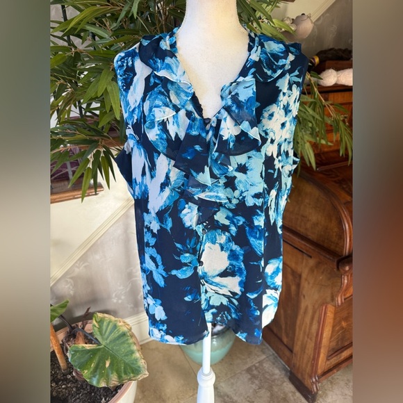 Karl Lagerfield, ladies XL sleeveless ruffled summertime blouse, excellent cond - Picture 2 of 14